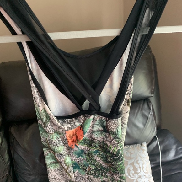 Carrie Underwood top - Picture 3 of 3